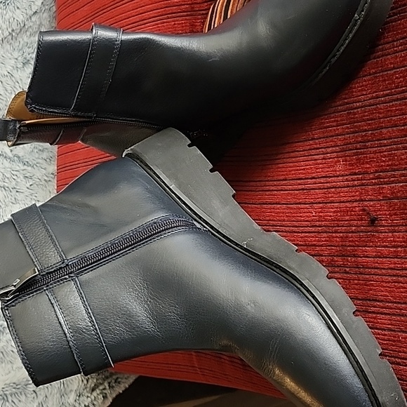 Shoes - Picture 5 of 6